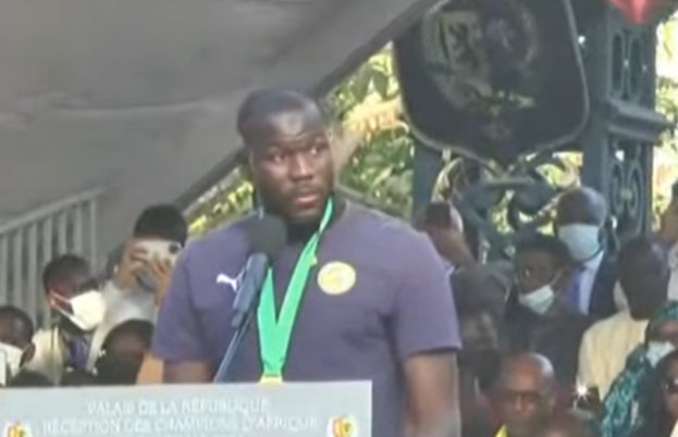 Kalidou Koulibaly à Macky Sall: "Nous sommes fiers de représenter le Sénégal dans tous les stades du monde" Kalidou Koulibaly à Macky Sall: "Nous sommes fiers de représenter le Sénégal dans tous les stades du monde"