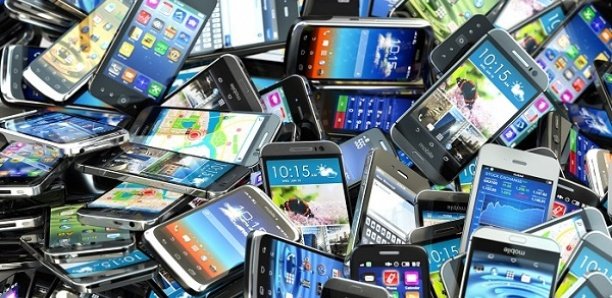 Marché Ockass : Un marchand ambulant pris en train de revendre des téléphones portables volés Marché Ockass : Un marchand ambulant pris en train de revendre des téléphones portables volés
