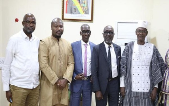 En visite au Mali depuis deux jours : Guy Marius Sagna, Mamadou D. Decroix et Cie, reçus par le Premier ministre Choguel Maïga En visite au Mali depuis deux jours : Guy Marius Sagna, Mamadou D. Decroix et Cie, reçus par le Premier ministre Choguel Maïga