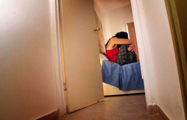 Enceinte, elle saute par la fenêtre pour échapper à son conjoint violent Enceinte, elle saute par la fenêtre pour échapper à son conjoint violent