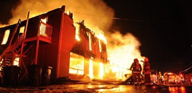 Lycée de Diaobé : Un incendie a réduit deux salles de classes en cendre Lycée de Diaobé : Un incendie a réduit deux salles de classes en cendre