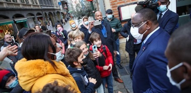 Sommet Europe-Afrique : Les images de l’arrivée de Macky Sall à Bruxelles Sommet Europe-Afrique : Les images de l’arrivée de Macky Sall à Bruxelles