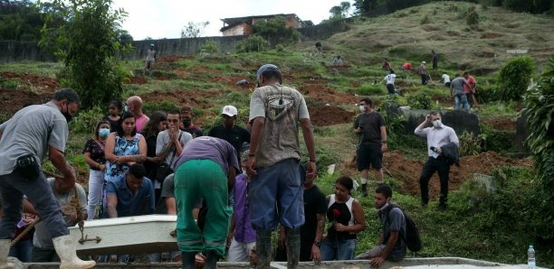Inondations au Brésil : Petropolis pleure ses morts avant de nouvelles précipitations Inondations au Brésil : Petropolis pleure ses morts avant de nouvelles précipitations