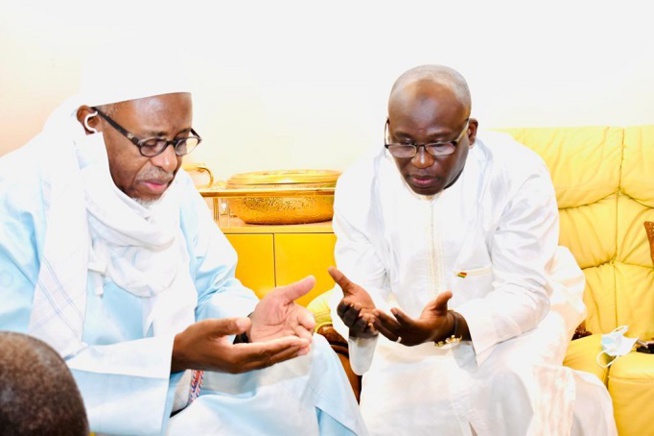 Massalikoul Djinane - Foire du Ramadan : Le représentant du khalife général des Mourides a reçu le DG du CICES Massalikoul Djinane - Foire du Ramadan : Le représentant du khalife général des Mourides a reçu le DG du CICES