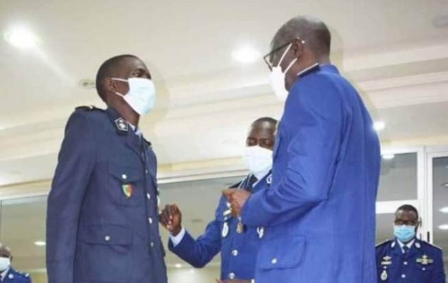 Réputé incorruptible : le policier Amoul Yakaar, honoré par la Gendarmerie Réputé incorruptible : le policier Amoul Yakaar, honoré par la Gendarmerie