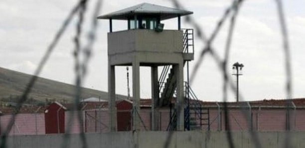 Prison de Ziguinchor: Le film de l'évasion du narcotrafiquant bissau-guinéen Prison de Ziguinchor: Le film de l'évasion du narcotrafiquant bissau-guinéen