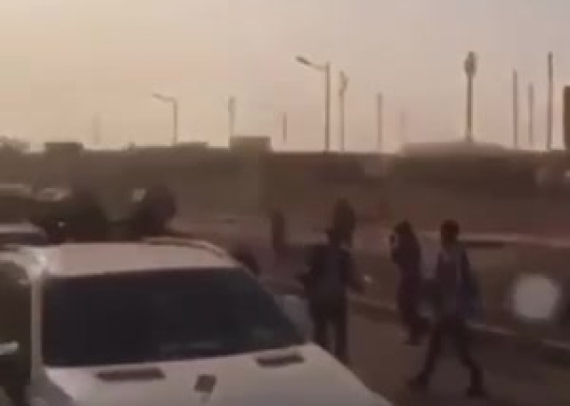 Insolite à l'inauguration du Stade Abdoulaye Wade: Des mécontents jettent des pierres sur ce joyeu Insolite à l'inauguration du Stade Abdoulaye Wade: Des mécontents jettent des pierres sur ce joyeu