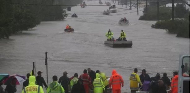 Des dizaines de milliers d'Australiens évacués après des inondations record Des dizaines de milliers d'Australiens évacués après des inondations record