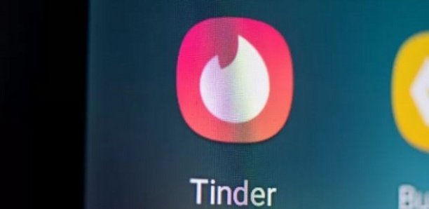Des soldats russes trahissent leur position en draguant des Ukrainiennes sur Tinder Des soldats russes trahissent leur position en draguant des Ukrainiennes sur Tinder
