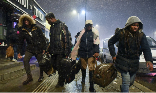 Exode à la frontière Ukraine-Pologne : "Ils nous refoulent juste parce qu'on est Noirs !" Exode à la frontière Ukraine-Pologne : "Ils nous refoulent juste parce qu'on est Noirs !"