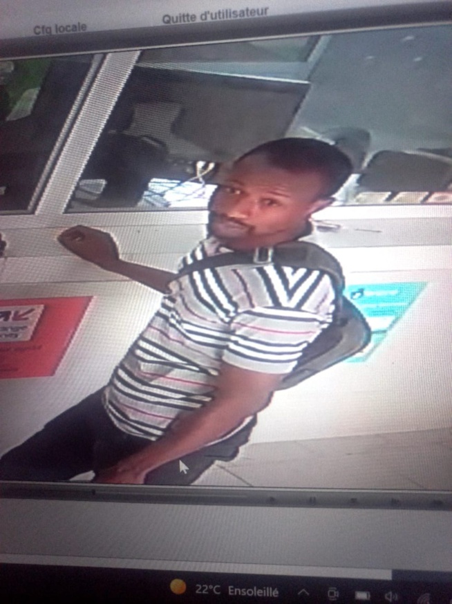 Kaolack: Un voleur dérobe plusieurs téléphones portables et de l'argent chez Mbodja Niass et s'empare du... Kaolack: Un voleur dérobe plusieurs téléphones portables et de l'argent chez Mbodja Niass et s'empare du...