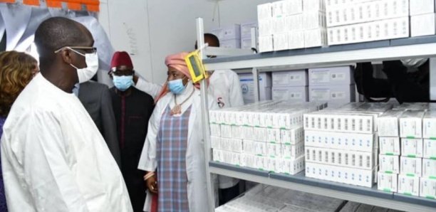 AstraZeneca célèbre l'anniversaire des premières livraisons de vaccins en Afrique dans le cadre du programme COVAX AstraZeneca célèbre l'anniversaire des premières livraisons de vaccins en Afrique dans le cadre du programme COVAX