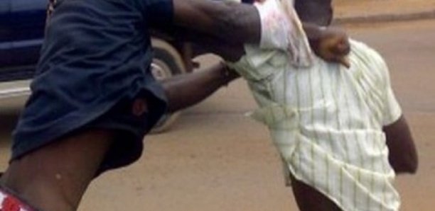 OUAKAM : Un vigile s'interpose dans une rixe et se fait violemment tabasser OUAKAM : Un vigile s'interpose dans une rixe et se fait violemment tabasser