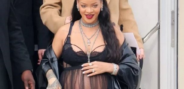 Enceinte, Rihanna s’affiche en culotte et nuisette à la Fashion Week de Paris