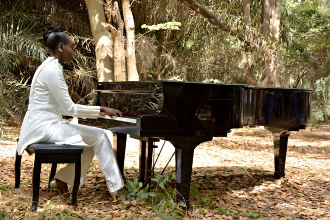 COUMBA GAWLO : TEKK GUI / Laye Bamba (Video Officielle ) COUMBA GAWLO : TEKK GUI / Laye Bamba (Video Officielle )