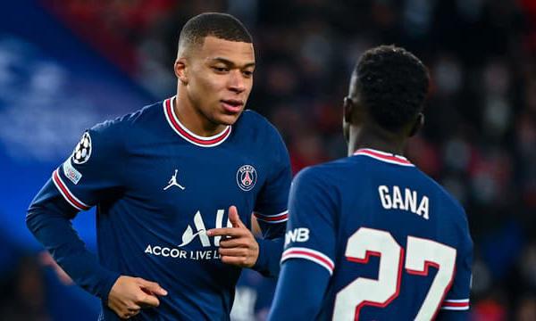 Demba Ba apporte son soutien à Gana Gueye: “On vit dans un monde bizarre” Demba Ba apporte son soutien à Gana Gueye: “On vit dans un monde bizarre”