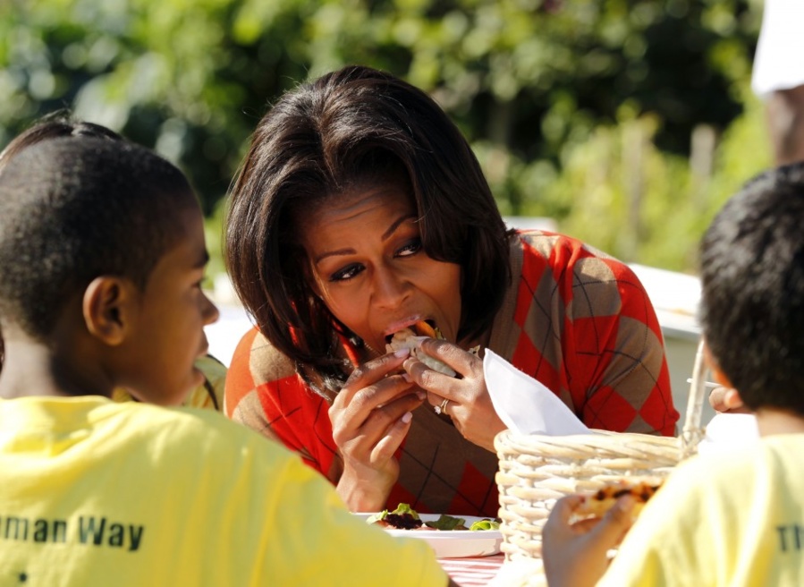 Michelle Obama mange toujours saint et équilibré ! Michelle Obama mange toujours saint et équilibré !