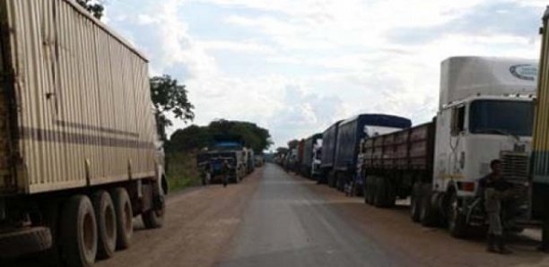 Fermeture des frontières maliennes : Plus de 40 milliards F CFA de pertes pour les transporteurs Fermeture des frontières maliennes : Plus de 40 milliards F CFA de pertes pour les transporteurs