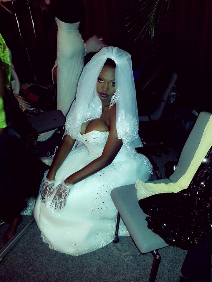 Le mannequin Samira Nicky Diop rebelote avec sa poitrine, le jour de son mariage ? 