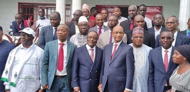 Guinée : 58 partis menacent de faire face aux militaires Guinée : 58 partis menacent de faire face aux militaires