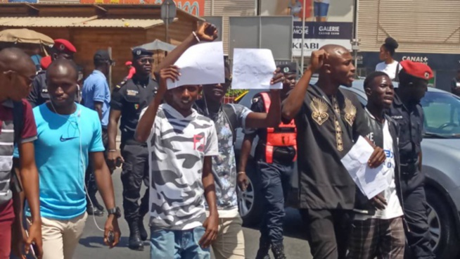 Bacheliers non orientés: Les étudiants crient leur désarroi et interpellent le Chef de l'Etat Bacheliers non orientés: Les étudiants crient leur désarroi et interpellent le Chef de l'Etat