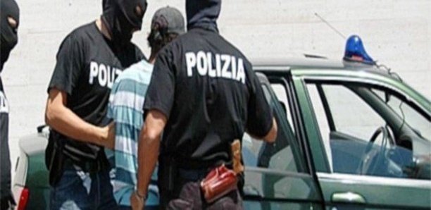 Italie : un «Modou-Modou» arrêté avec 18 portables volés Italie : un «Modou-Modou» arrêté avec 18 portables volés