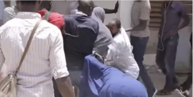 Son voisin injurie son père : Il lui donne un coup de tête et fait disparaître ses lunettes Son voisin injurie son père : Il lui donne un coup de tête et fait disparaître ses lunettes