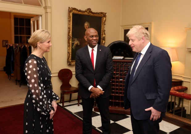 Éducation des filles dans les pays en voie de développement : Le gouvernement britannique , la Fondation Uba et d’autres multinationales contribuent à hauteur de 20 millions de livres sterling Éducation des filles dans les pays en voie de développement : Le gouvernement britannique , la Fondation Uba et d’autres multinationales contribuent à hauteur de 20 millions de livres sterling