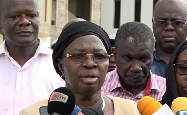 Faible mobilisation à Koungheul pour recevoir Macky, Soce Diop Dione l’absente la plus présente Faible mobilisation à Koungheul pour recevoir Macky, Soce Diop Dione l’absente la plus présente