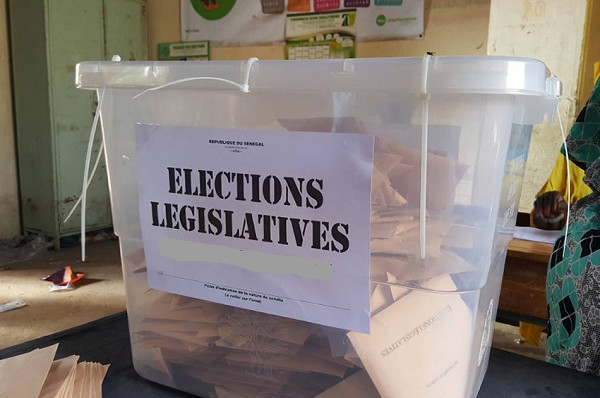 Parrainage électoral : Filtre ou escroquerie politique ? Parrainage électoral : Filtre ou escroquerie politique ?
