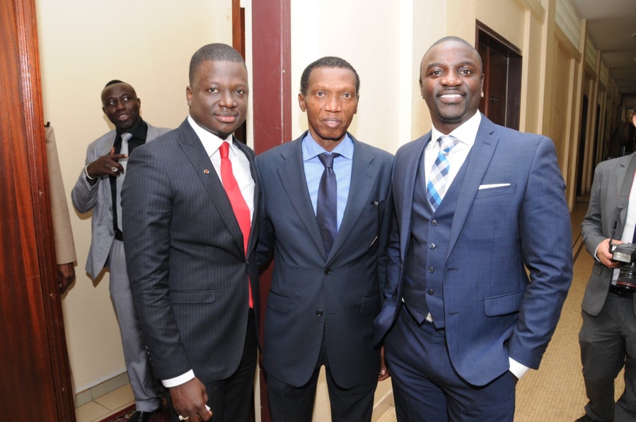 Thione Niang, le chargé de campagne de Obama, Arnie Sesay, le conseiller de Mimi Touré et le rappeur Akon