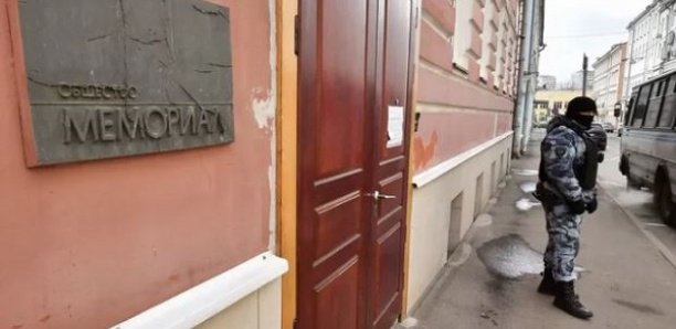 La Cour suprême russe confirme la dissolution de l'ONG Mémorial La Cour suprême russe confirme la dissolution de l'ONG Mémorial