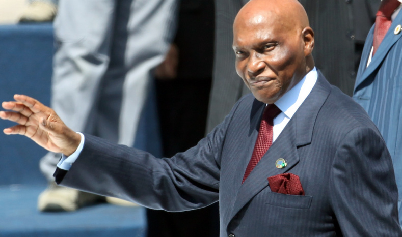 WADE, MAÎTRE DE LA MANŒUVRE WADE, MAÎTRE DE LA MANŒUVRE