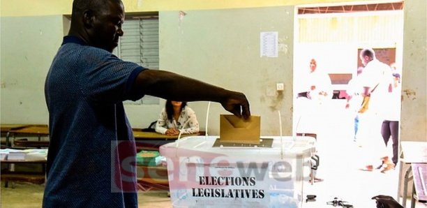 Jeu de dupes : yewwi, wallu, geum sa bop... ont retiré des fiches de parrainage pour les législatives Jeu de dupes : yewwi, wallu, geum sa bop... ont retiré des fiches de parrainage pour les législatives