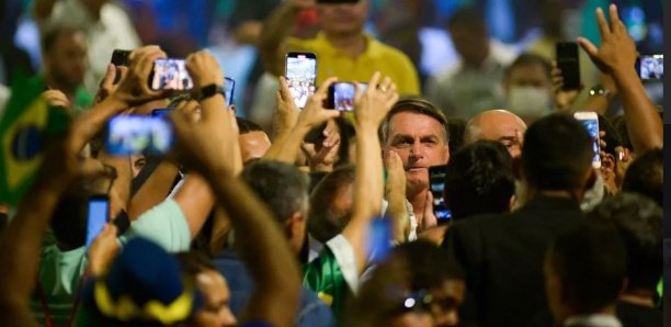 Brésil : Jair Bolsonaro hospitalisé après un malaise