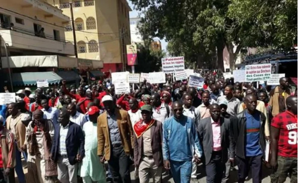 Climat social: Le Président Sall insiste sur le suivi des négociations et l’application des accords avec les syndicats Climat social: Le Président Sall insiste sur le suivi des négociations et l’application des accords avec les syndicats