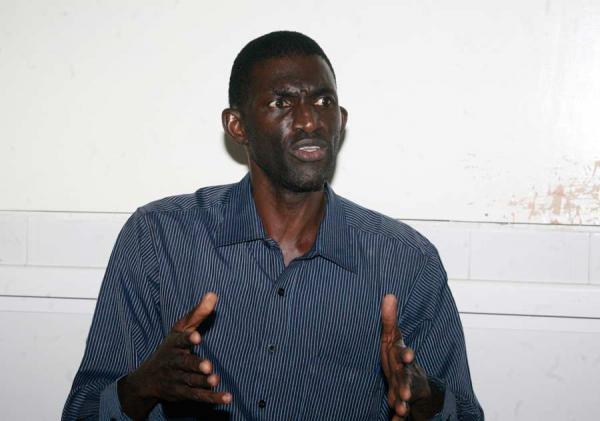Ansoumana Ndione Président de l'Association des Malades mentaux:  "Lors de la venue de Obama tous les fous de Dakar étaient parqués dans un coin"
