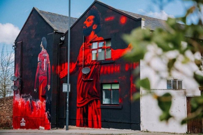 Liverpool – Hommage des supporters à Mo Salah : Une fresque immortalise deux de ses emblématiques célébrations Liverpool – Hommage des supporters à Mo Salah : Une fresque immortalise deux de ses emblématiques célébrations