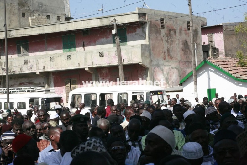 Photos - Levée du corps de Me Birame Sassoum Sy, Tanor craque !