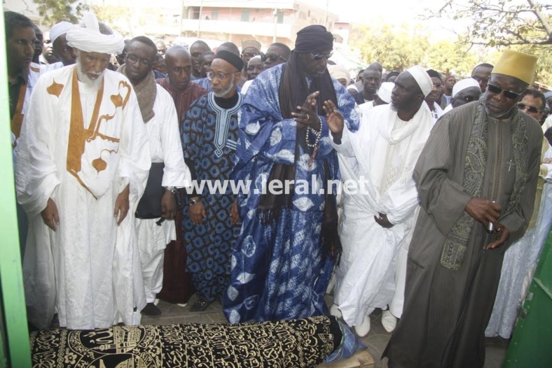 Photos - Levée du corps de Me Birame Sassoum Sy, Tanor craque !