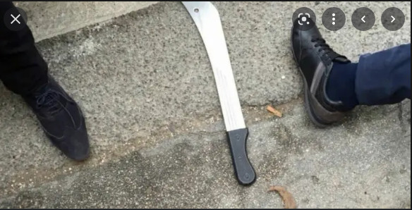 Tivaouane Peulh : Un chauffeur administre des coups de machette à un gendarme, vandalise son véhicule et… Tivaouane Peulh : Un chauffeur administre des coups de machette à un gendarme, vandalise son véhicule et…