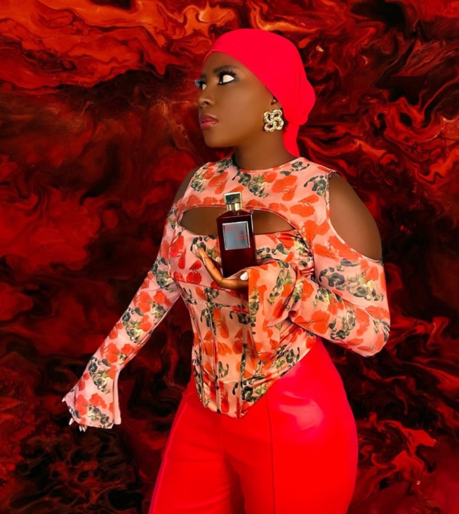 La romancière sénégalaise, Charlotte Seck, brille pour la parfumerie de classe « Maison Francis Kurkdjian » La romancière sénégalaise, Charlotte Seck, brille pour la parfumerie de classe « Maison Francis Kurkdjian »