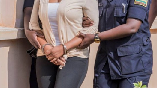 Dakar : Elle agresse sa belle-mère et lui vole des numéraires et des bijoux en or, d’une valeur de 50 millions FCfa Dakar : Elle agresse sa belle-mère et lui vole des numéraires et des bijoux en or, d’une valeur de 50 millions FCfa