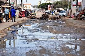 RUISSELLEMENT DES EAUX USEES DANS LES RUES DE DAKAR Les populations, la racine du mal RUISSELLEMENT DES EAUX USEES DANS LES RUES DE DAKAR Les populations, la racine du mal