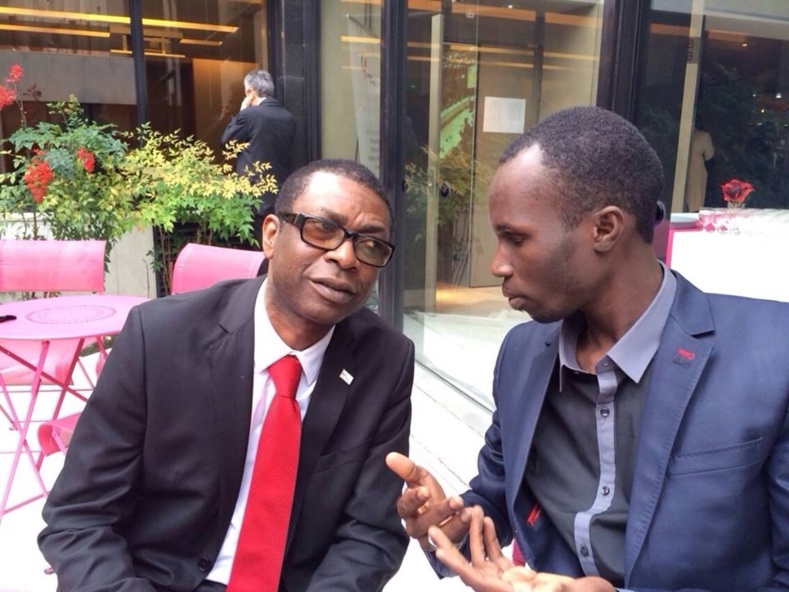 Dame Dieng éditeur du site Leral.net en compagnie de Youssou Ndour à Paris