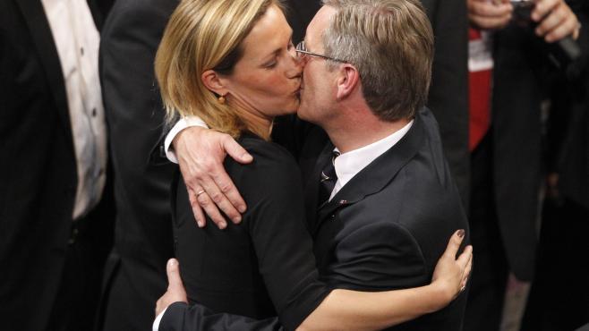 PHÉNOMÈNES, POLITIQUE ET LIBIDO : LES FEMMES SONT-ELLES PLUS SAGES... OU MOINS BÊTES ?