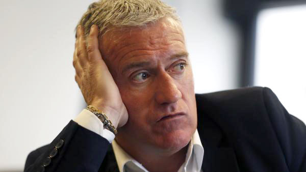 INSOLITE- Un journaliste guinéen rend fou Deschamps et affole Twitter !
