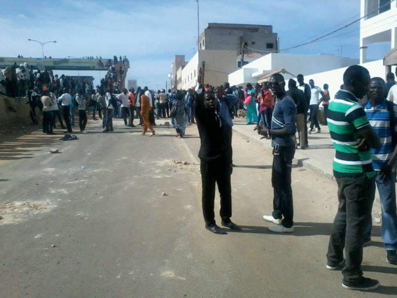 Affrontement Entre Recrus De Macky Et Force De L’ordre vers l’aéroport Affrontement Entre Recrus De Macky Et Force De L’ordre vers l’aéroport