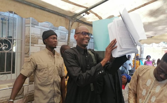Parrainage législatives 31 Juillet 2022 : les militants de Habib Niang remettent 22500 signatures Parrainage législatives 31 Juillet 2022 : les militants de Habib Niang remettent 22500 signatures