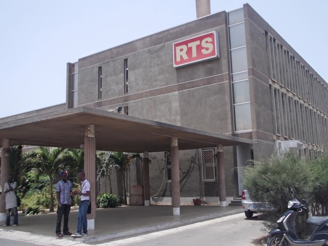 Hôpital de Louga : "Un agent de la Rts sauvagement brutalisé par des agents !" Hôpital de Louga : "Un agent de la Rts sauvagement brutalisé par des agents !"